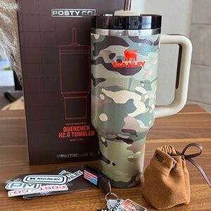 Stanley Camo Tumbler with Handle and Straw